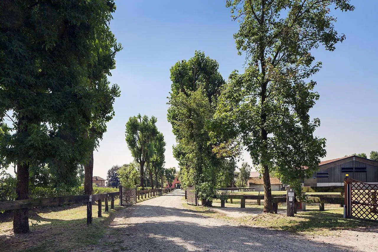 Ostello Scuderia La Colombera Binasco 0*,  Italia